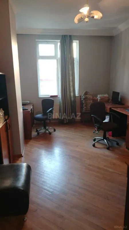 Satılır 3 otaqlı mənzil 137 m²