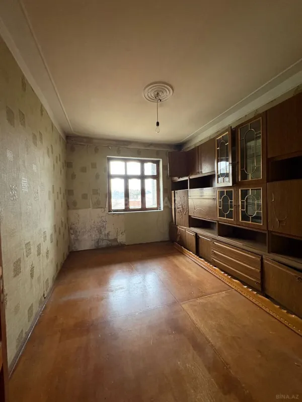 Satılır 4 otaqlı mənzil 130 m²