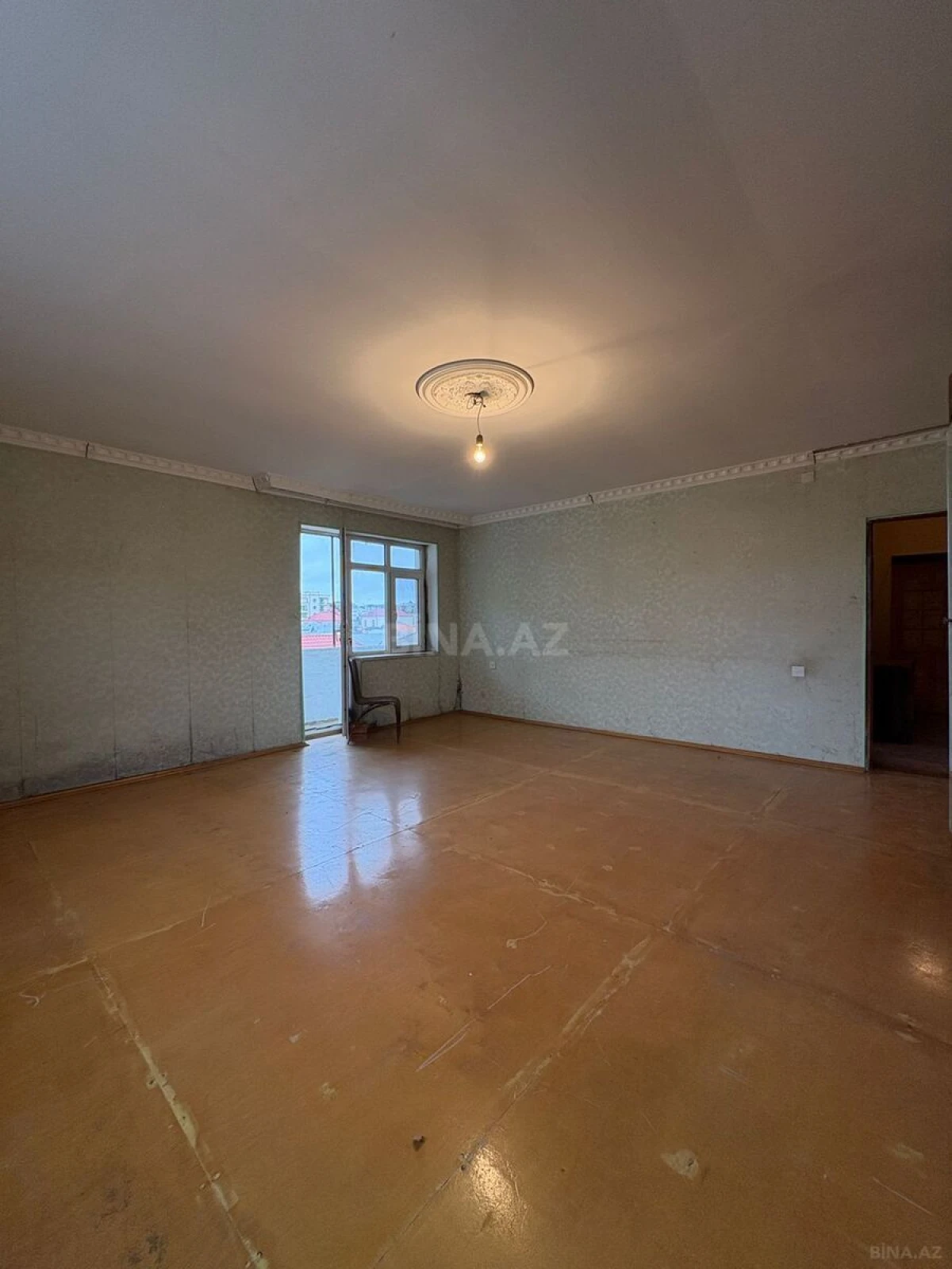 Satılır 4 otaqlı mənzil 130 m²