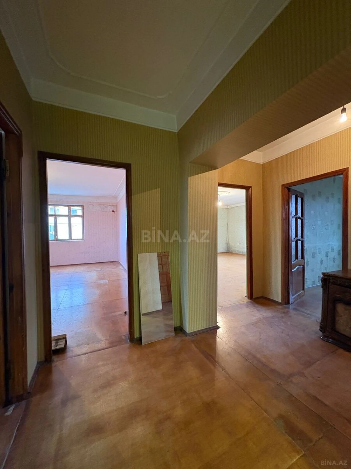 Satılır 4 otaqlı mənzil 130 m²