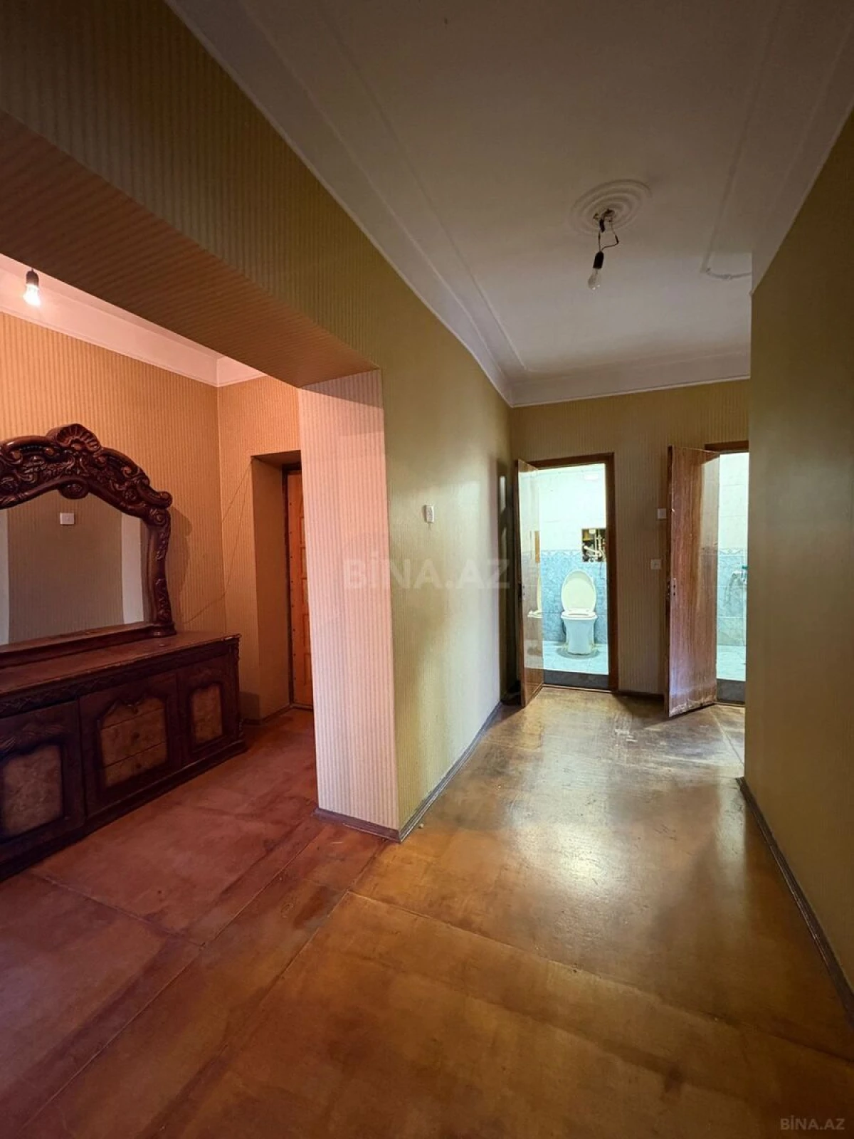 Satılır 4 otaqlı mənzil 130 m²