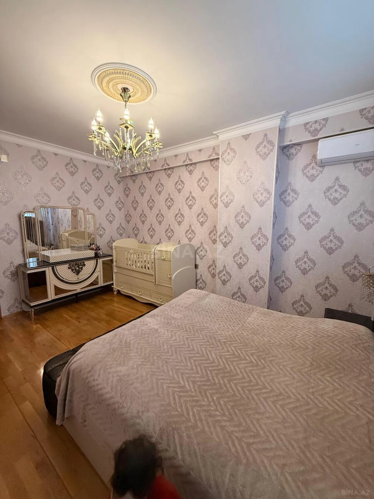 Satılır 2 otaqlı mənzil 100 m²