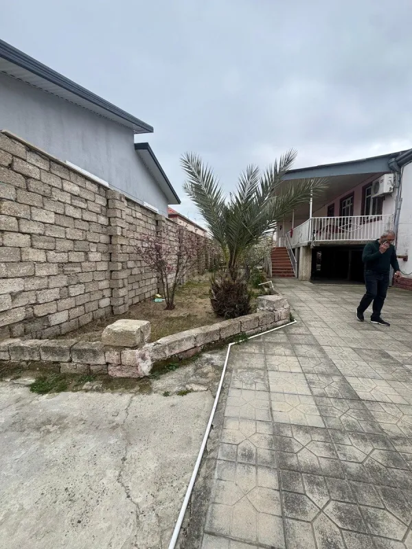 Satılır 8 otaqlı həyət evi 450 m²