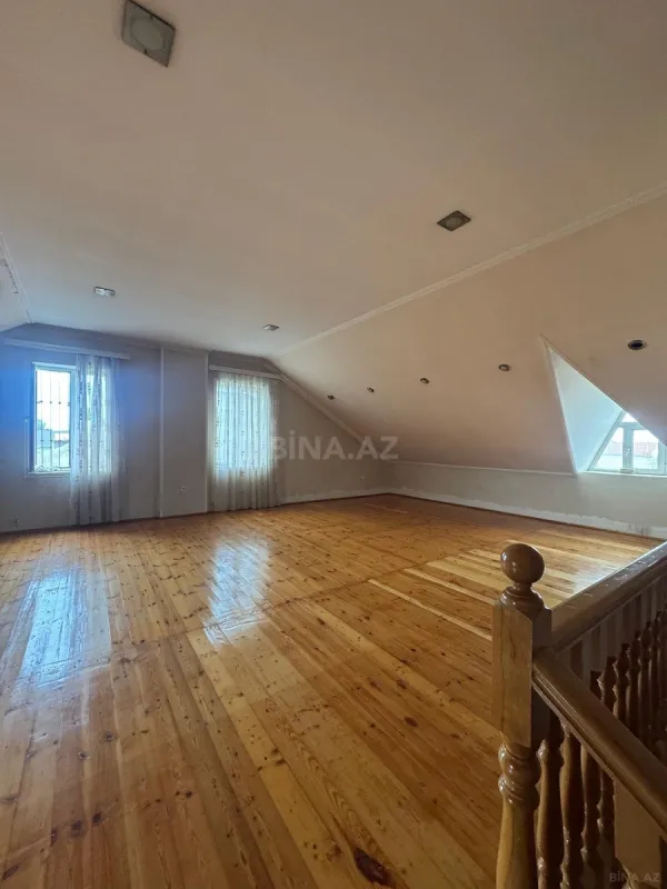 Satılır 8 otaqlı həyət evi 450 m²