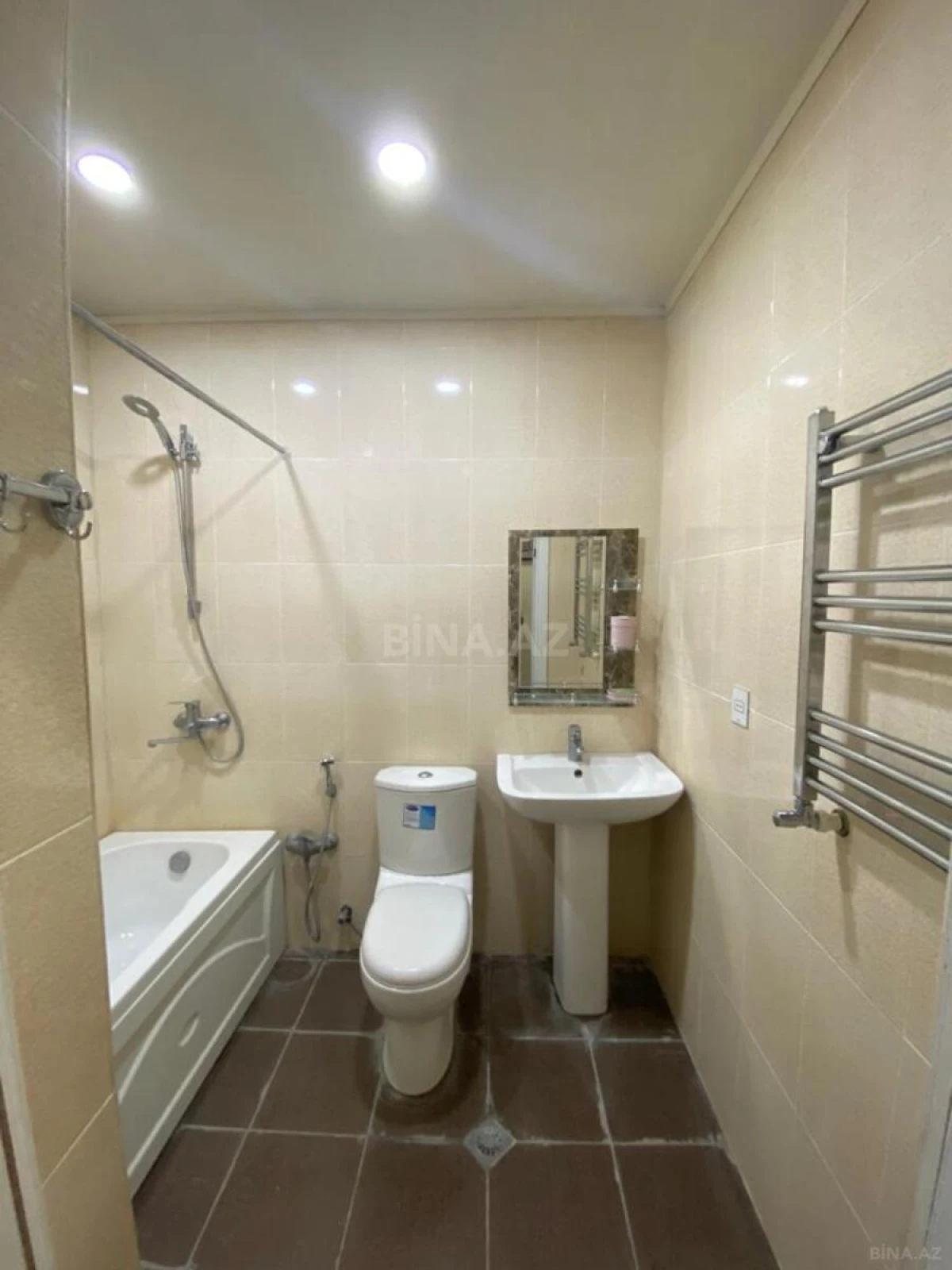 Kirayə verilir 2 otaqlı mənzil 70 m²