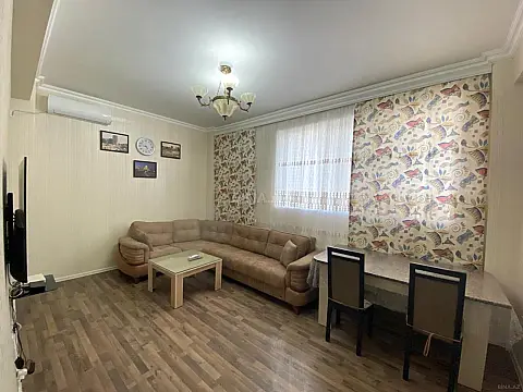 Kirayə verilir 2 otaqlı mənzil 70 m²