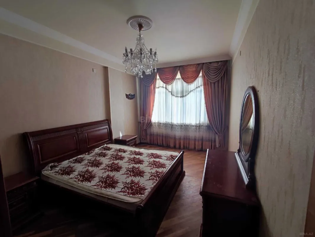 Kirayə verilir 3 otaqlı mənzil 130 m²