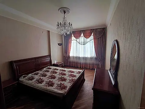 Kirayə verilir 3 otaqlı mənzil 130 m²