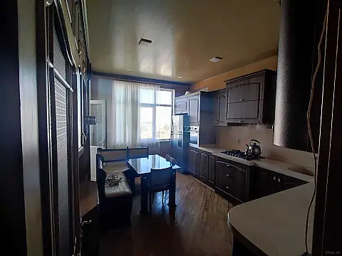 Kirayə verilir 3 otaqlı mənzil 130 m²