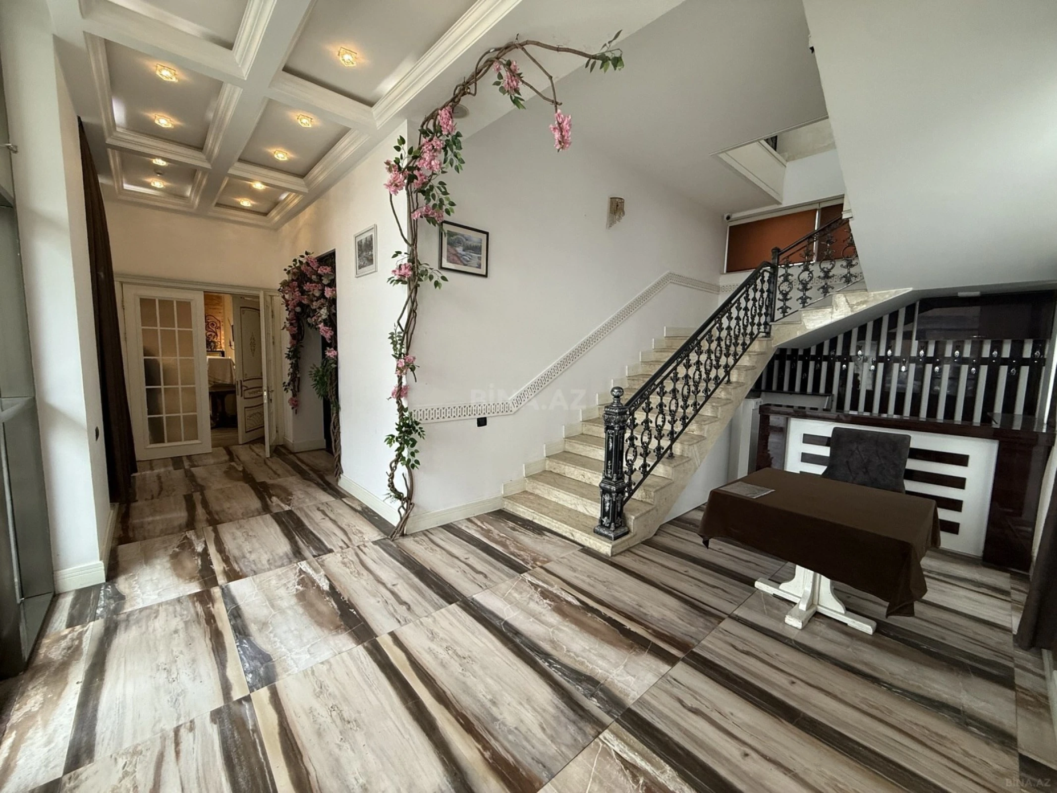 Kirayə verilir obyekt 900 m²