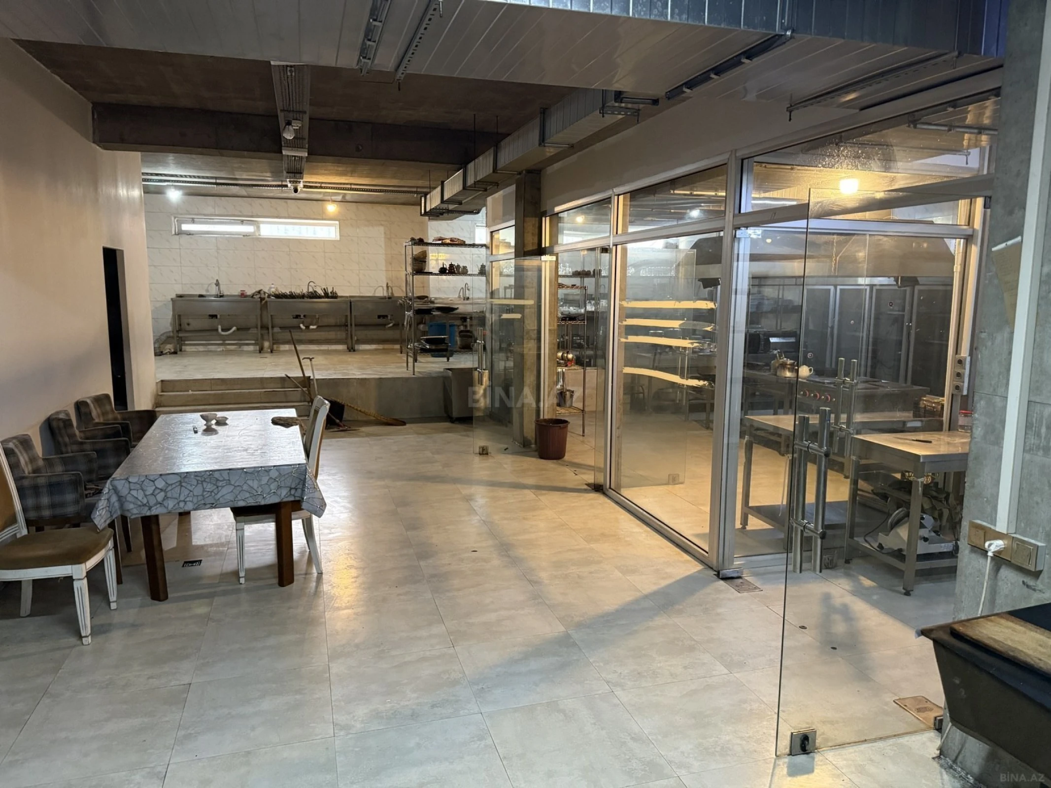 Kirayə verilir obyekt 900 m²