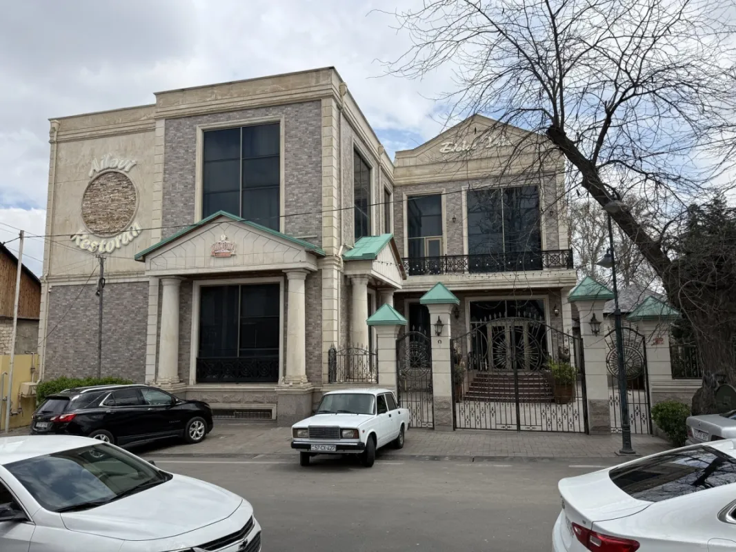 Kirayə verilir obyekt 900 m²