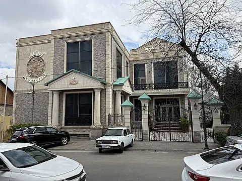 Kirayə verilir obyekt 900 m² — Bakı 900.00 m²