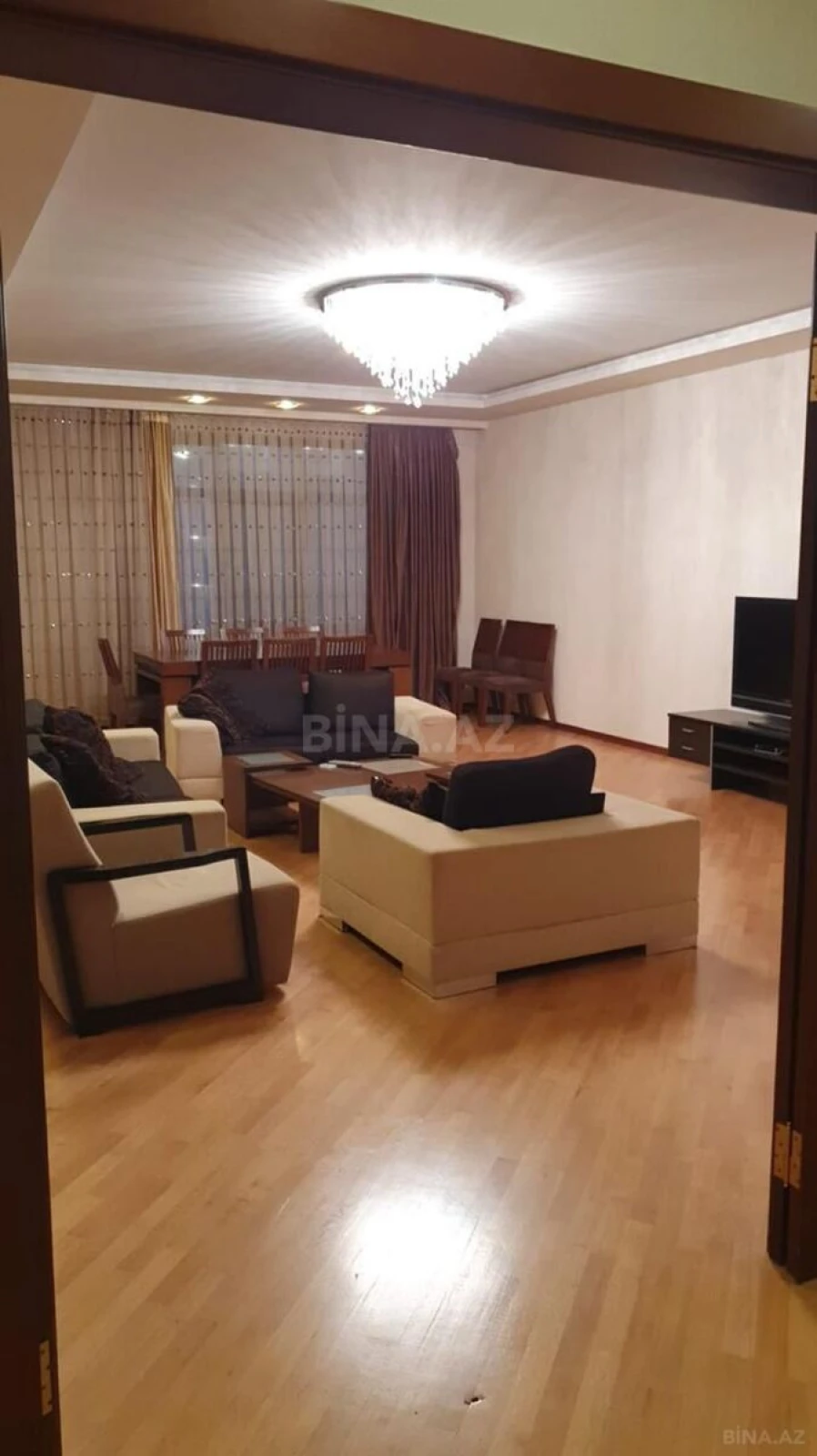 Satılır 4 otaqlı mənzil 186 m²