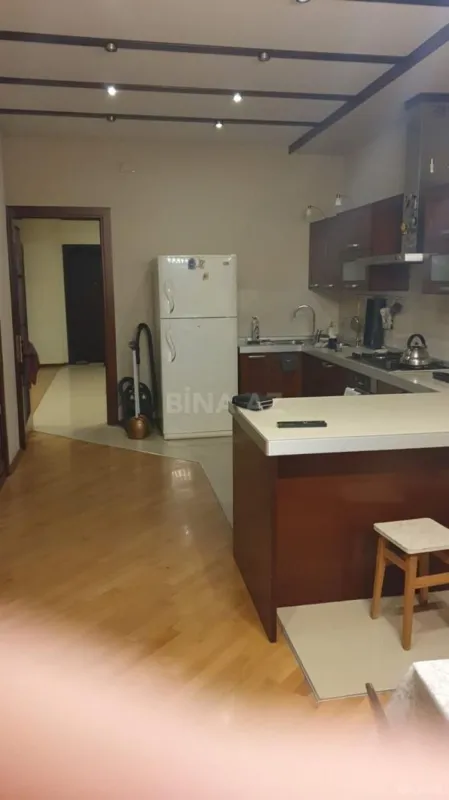 Satılır 4 otaqlı mənzil 186 m²