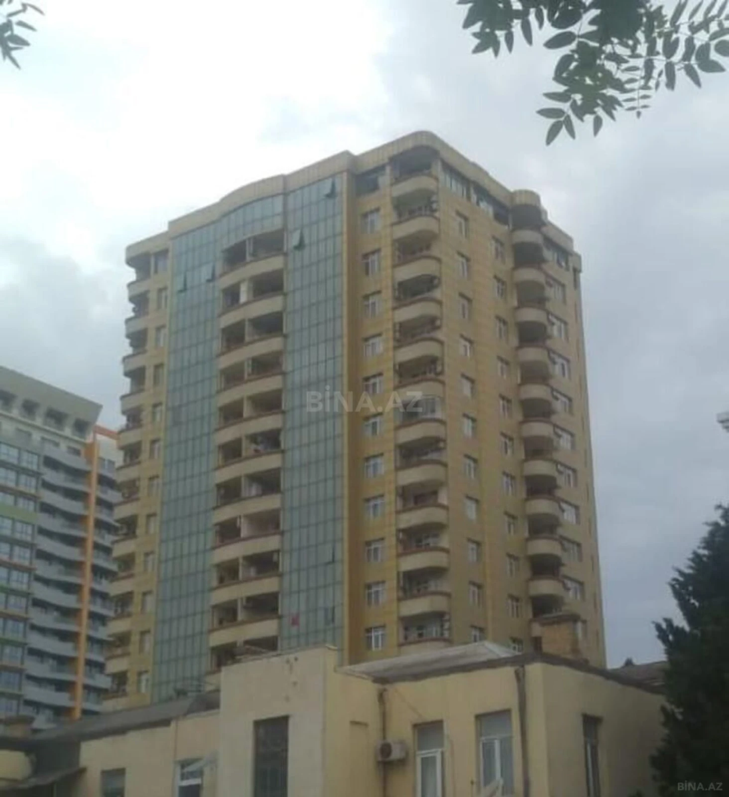 Satılır 4 otaqlı mənzil 186 m²