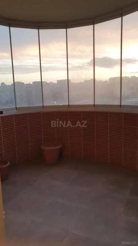 Satılır 4 otaqlı mənzil 186 m²