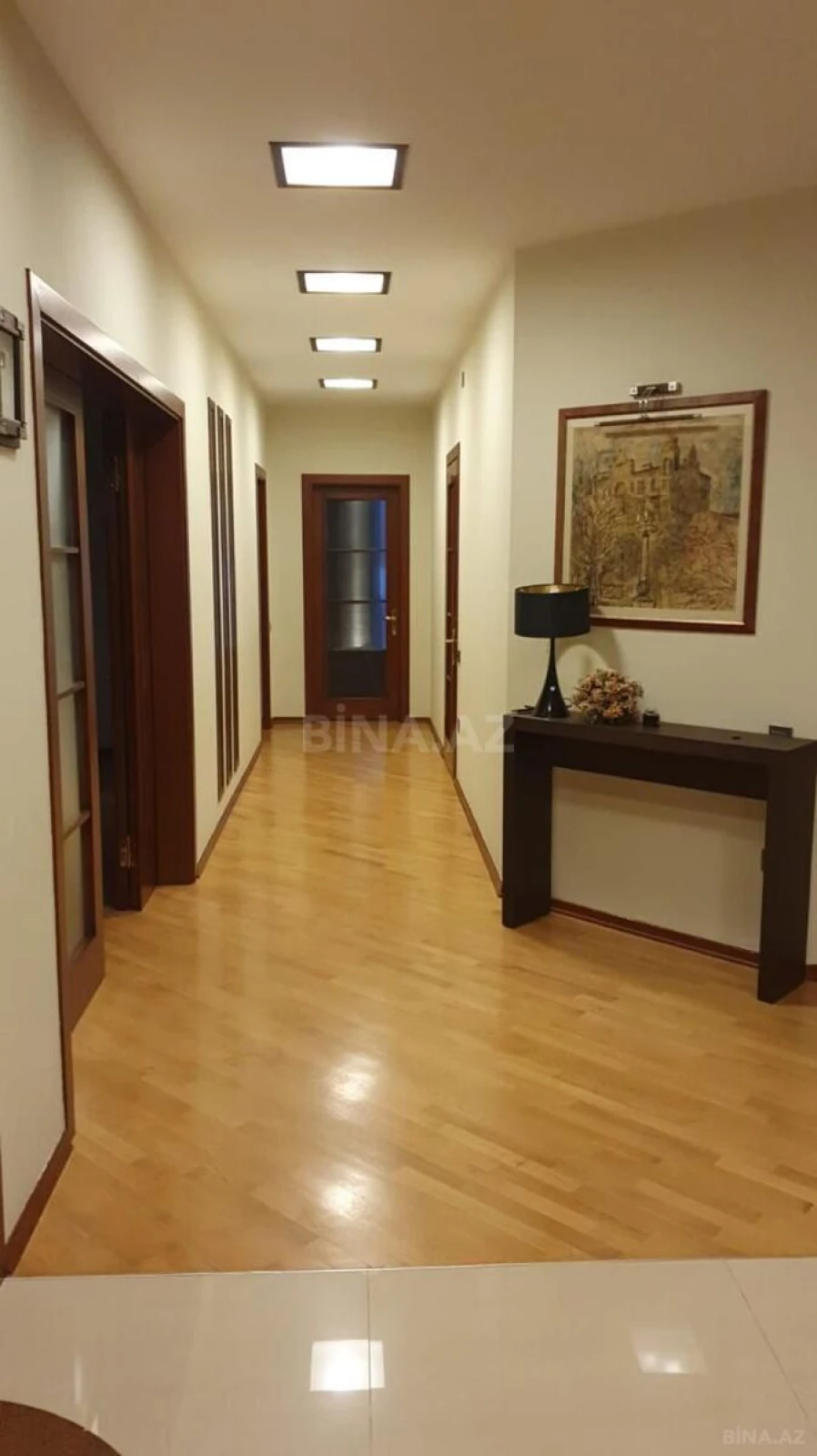 Satılır 4 otaqlı mənzil 186 m²