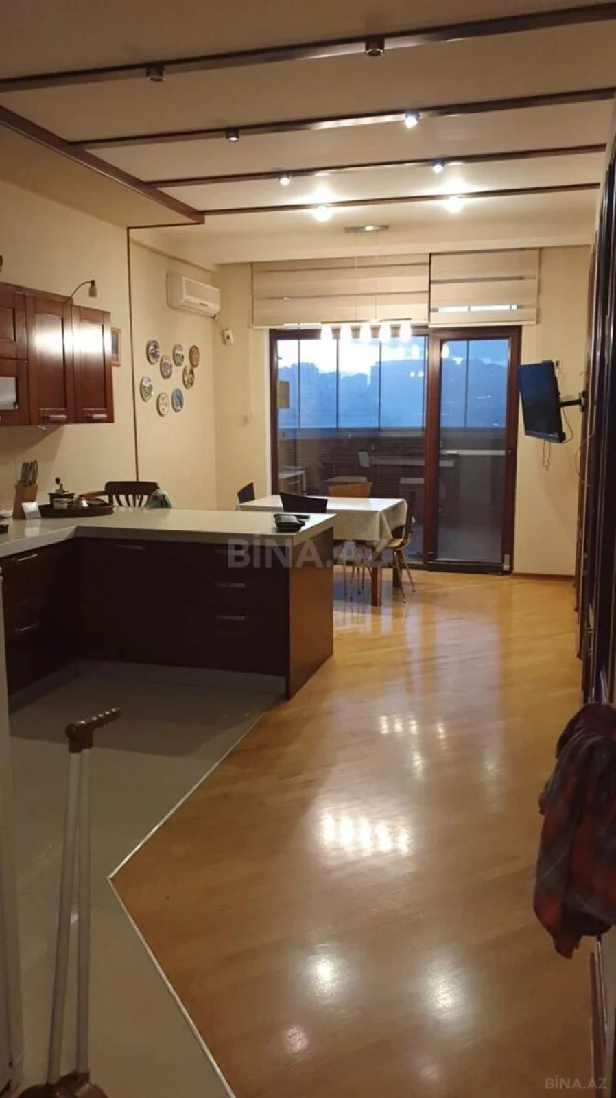 Satılır 4 otaqlı mənzil 186 m²