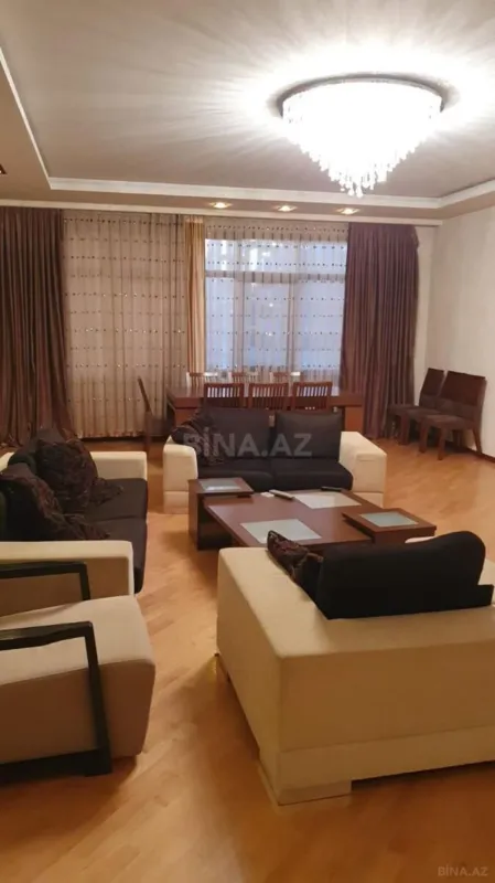 Satılır 4 otaqlı mənzil 186 m²