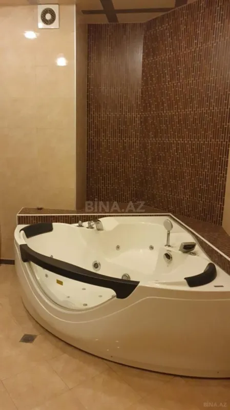 Satılır 4 otaqlı mənzil 186 m²