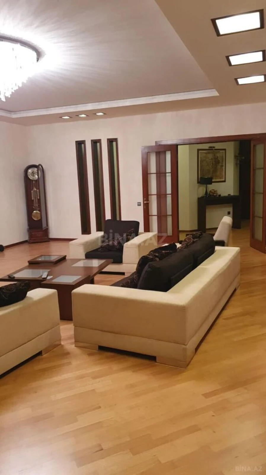 Satılır 4 otaqlı mənzil 186 m²
