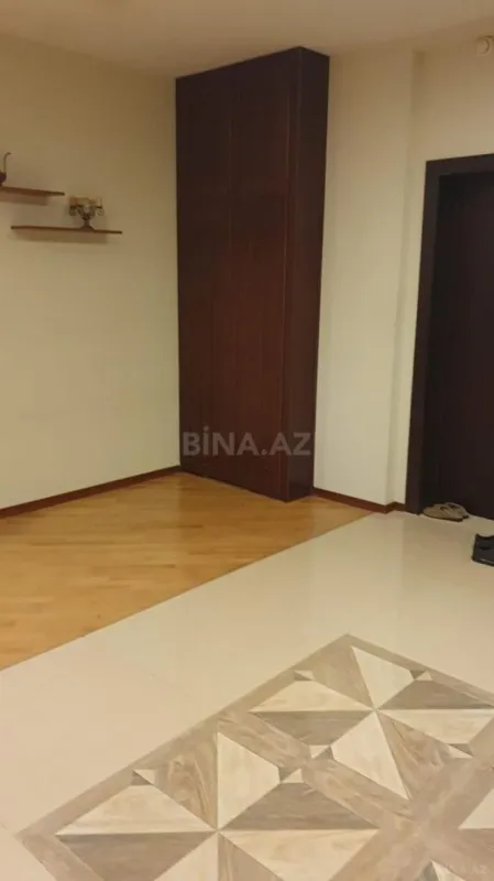Satılır 4 otaqlı mənzil 186 m²