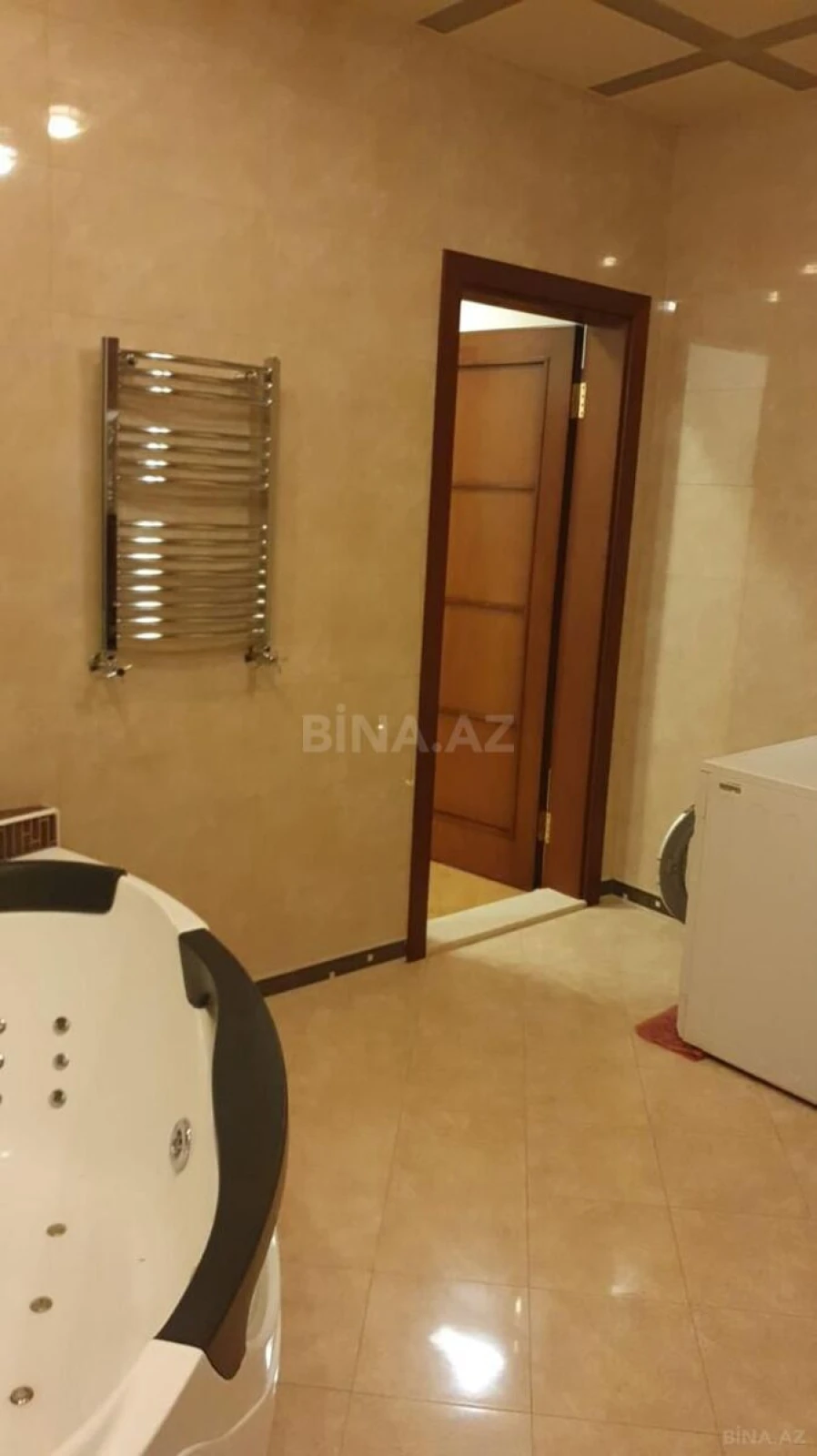 Satılır 4 otaqlı mənzil 186 m²