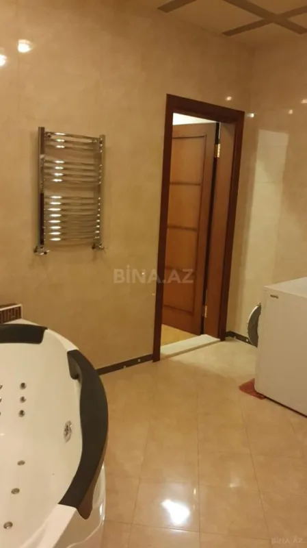 Satılır 4 otaqlı mənzil 186 m²