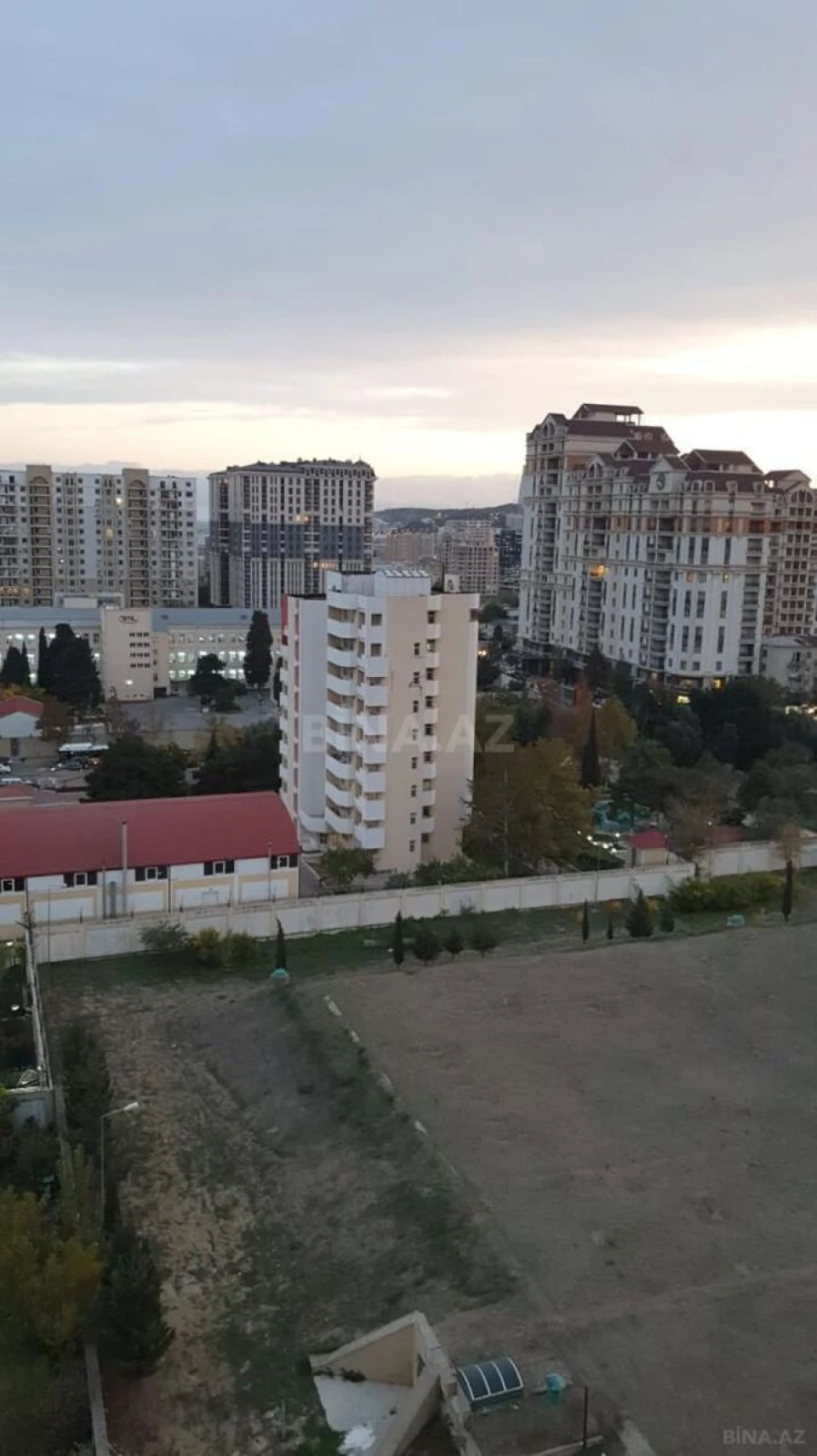 Satılır 4 otaqlı mənzil 186 m²