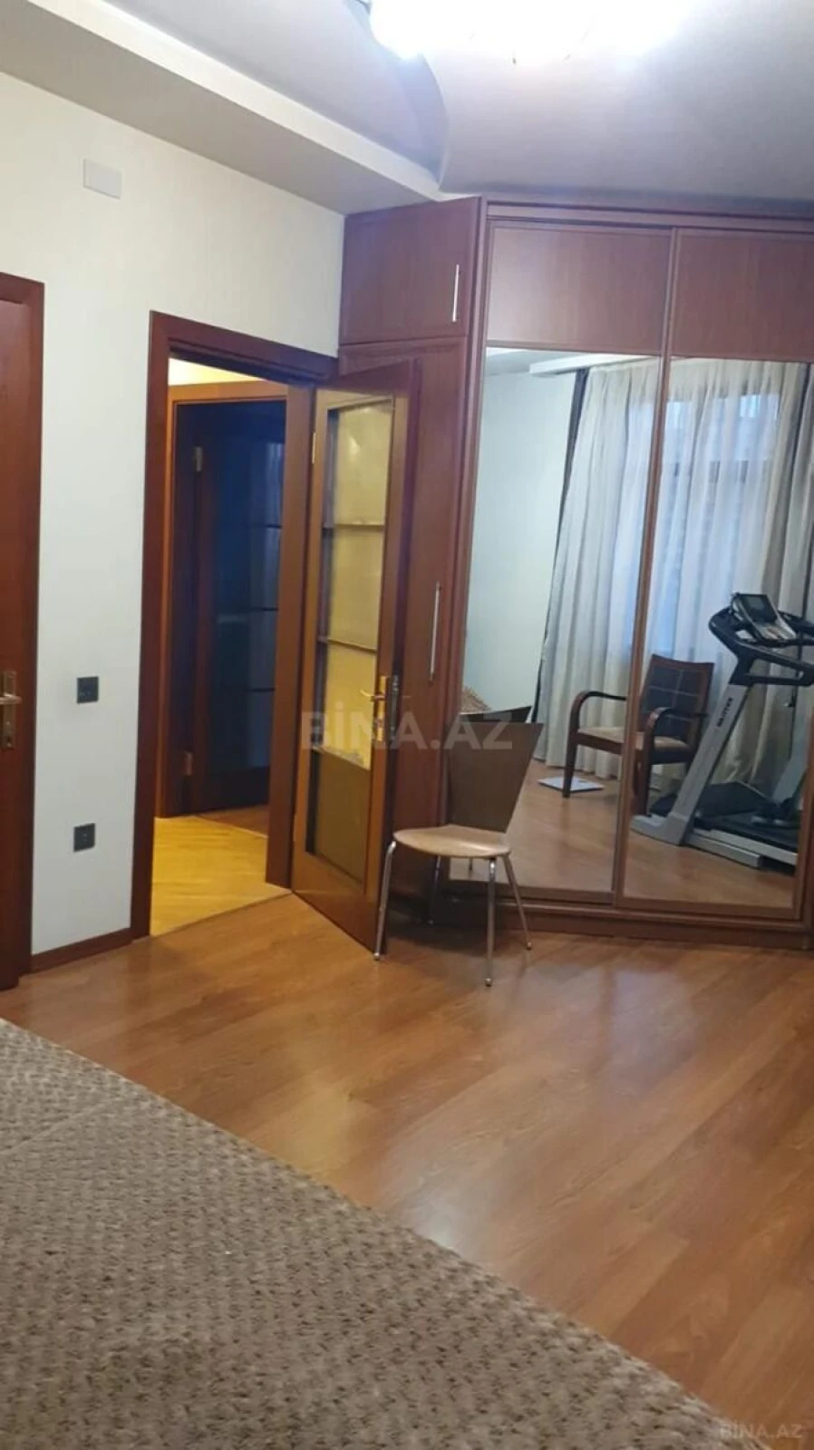 Satılır 4 otaqlı mənzil 186 m²