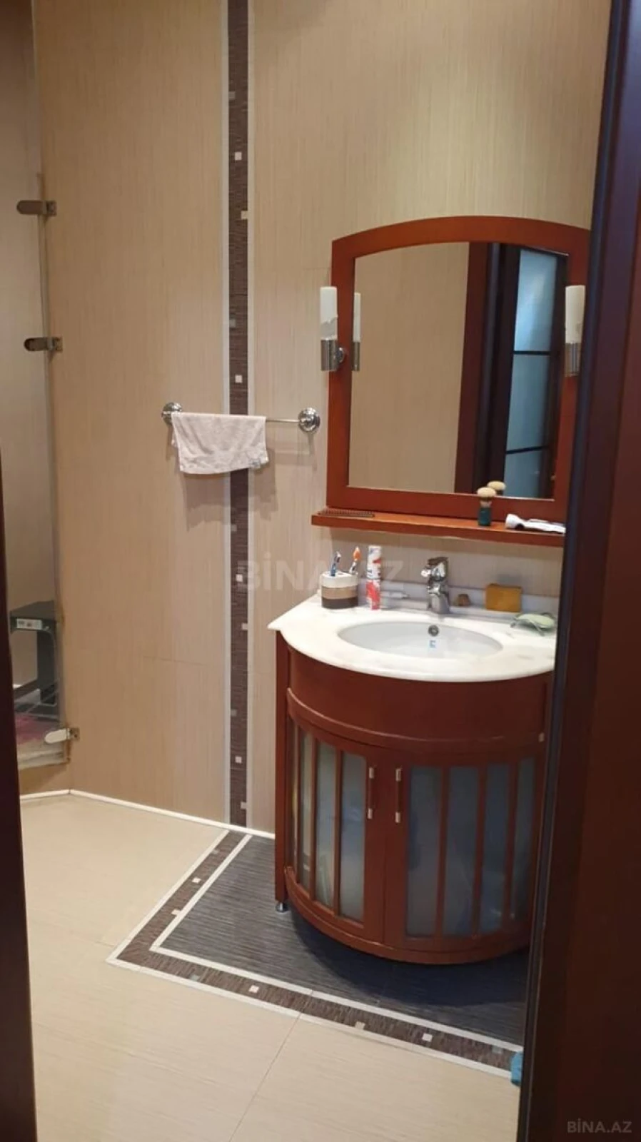Satılır 4 otaqlı mənzil 186 m²