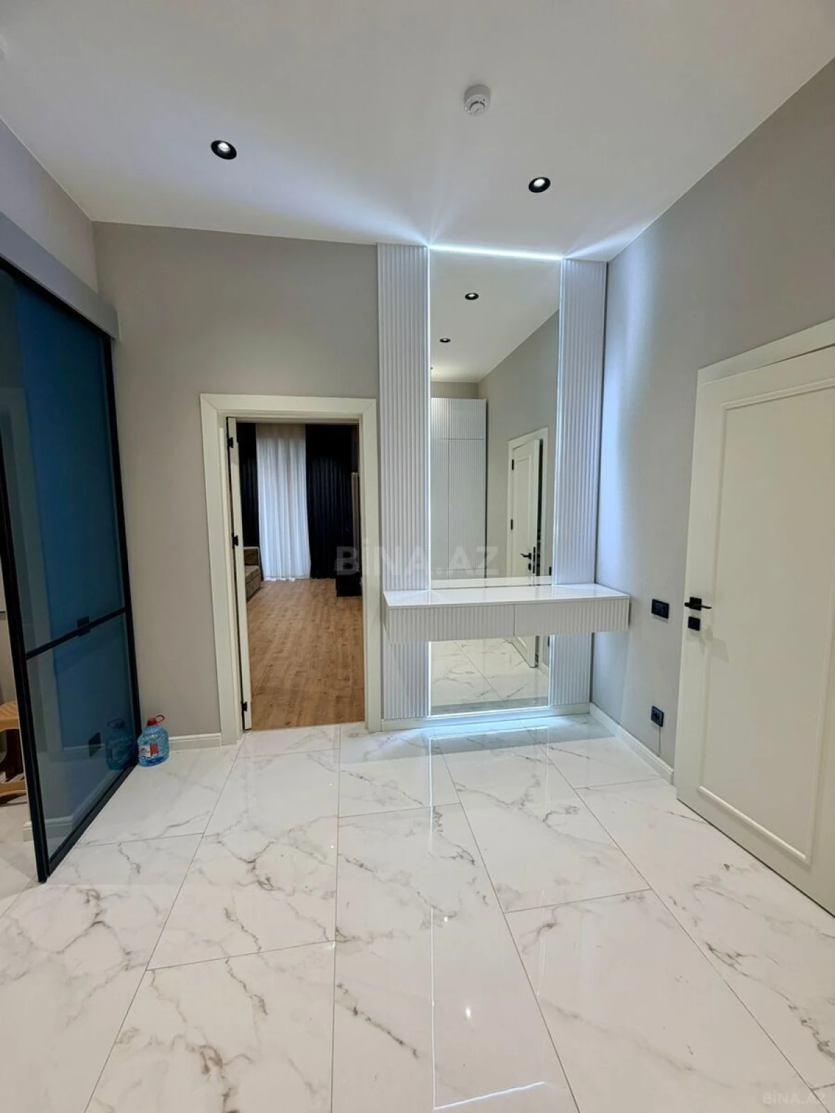 Kirayə verilir 2 otaqlı mənzil 75 m²