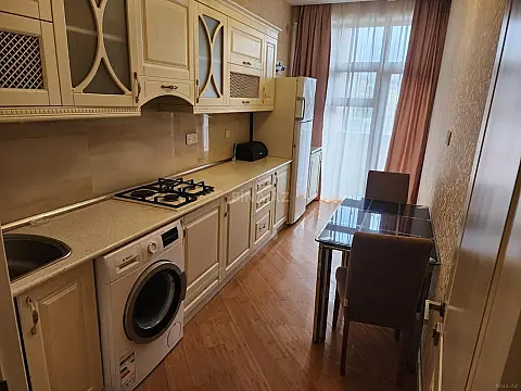 Kirayə verilir 3 otaqlı mənzil 105 m²