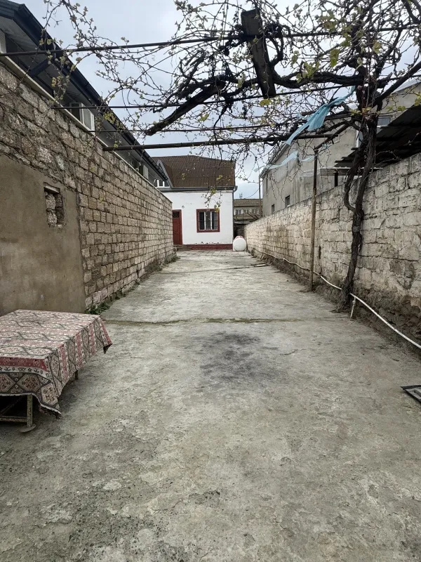 Satılır 6 otaqlı həyət evi 400 m²