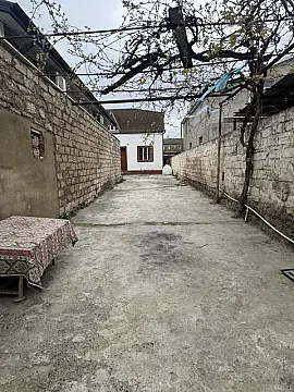 Satılır 6 otaqlı həyət evi 400 m²