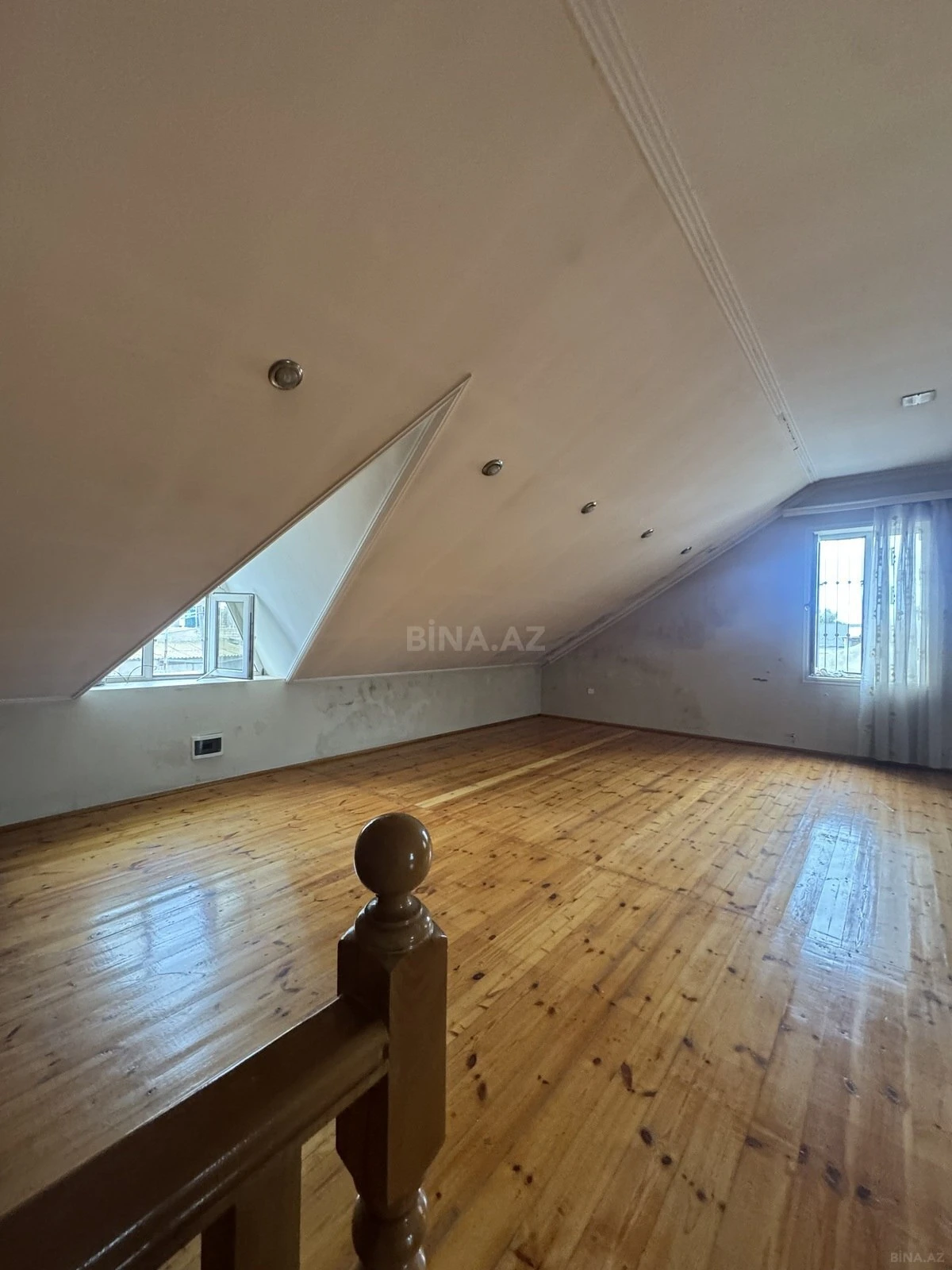 Satılır 6 otaqlı həyət evi 400 m²