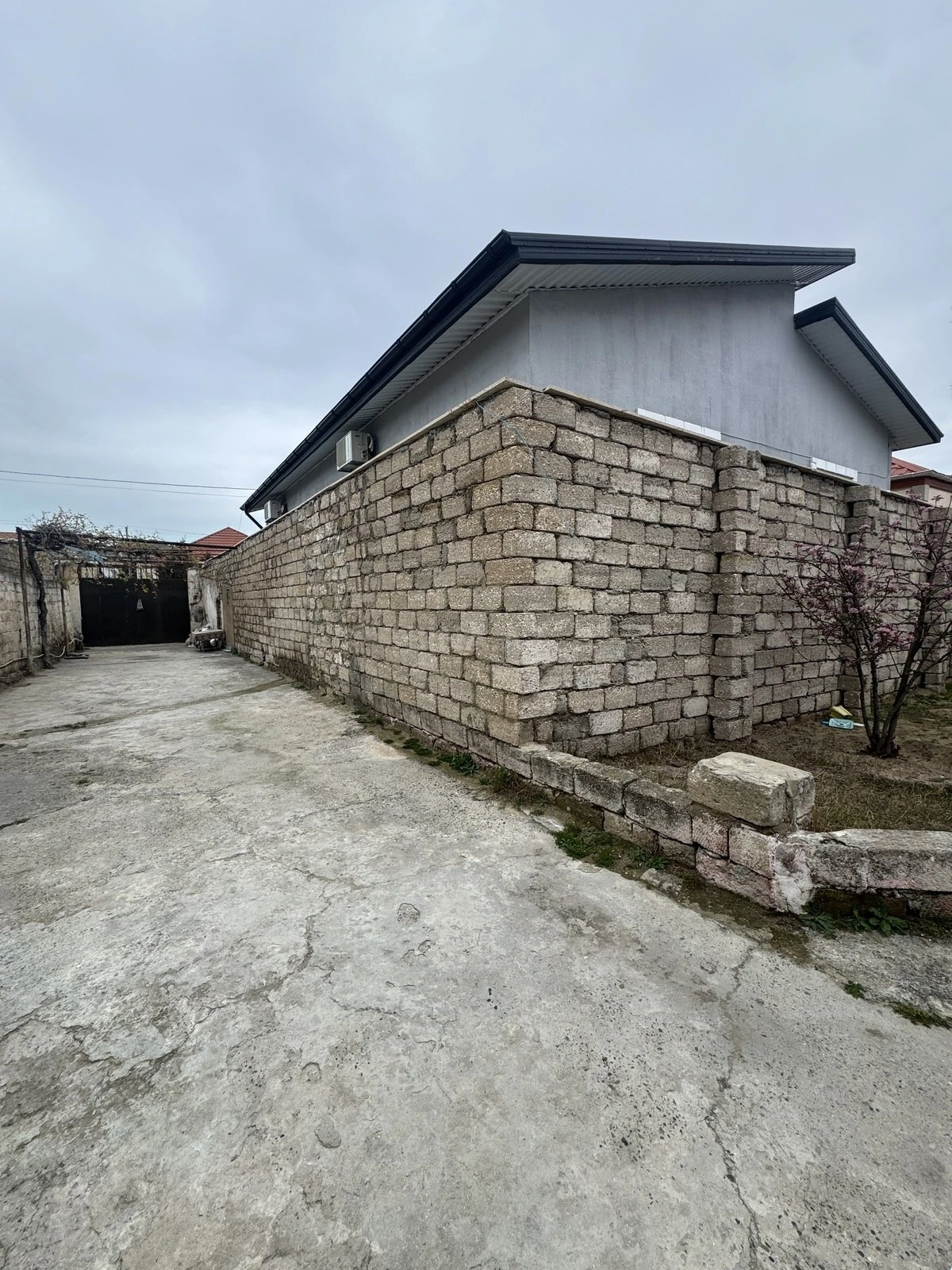 Satılır 6 otaqlı həyət evi 400 m²
