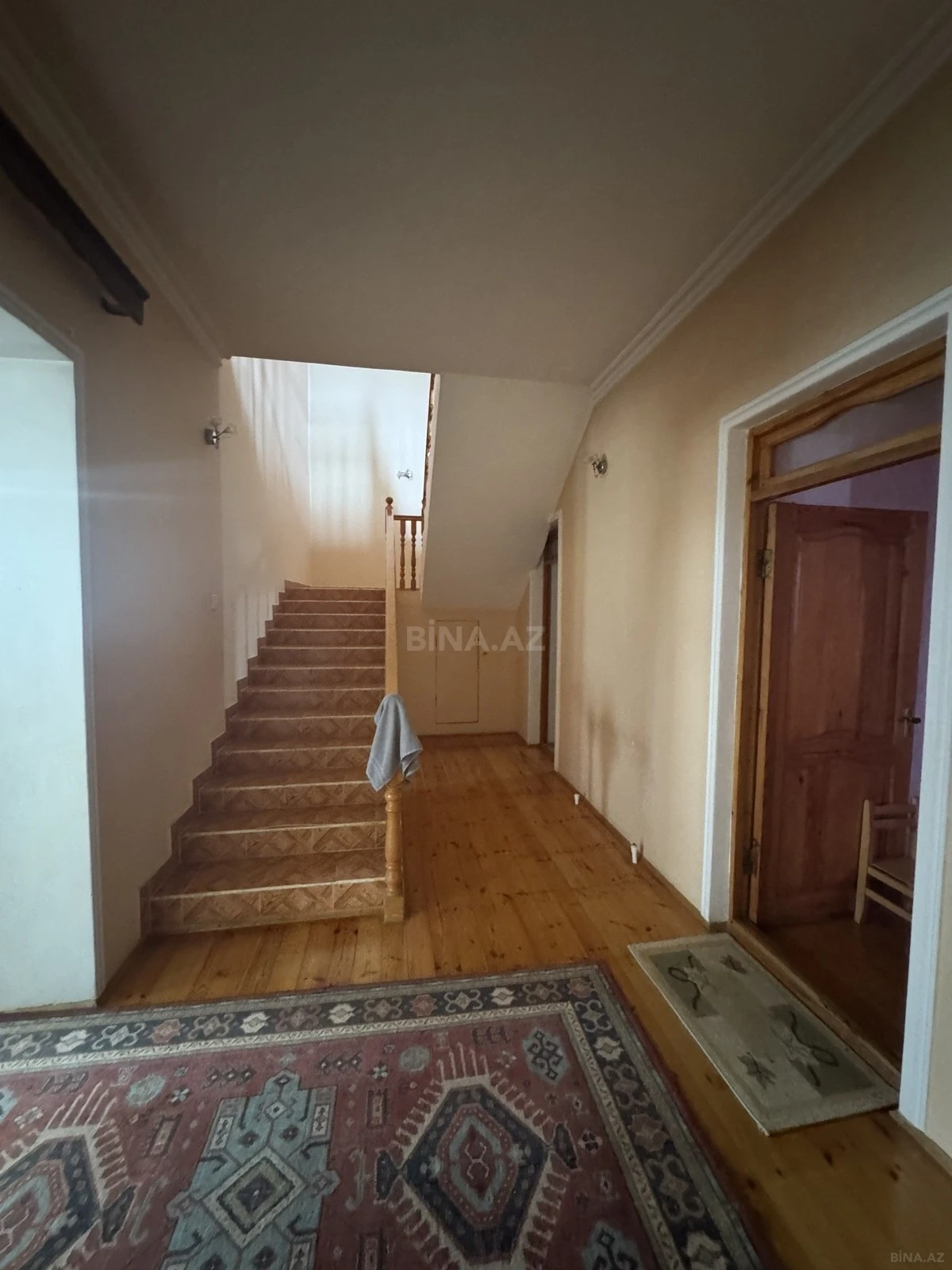 Satılır 6 otaqlı həyət evi 400 m²