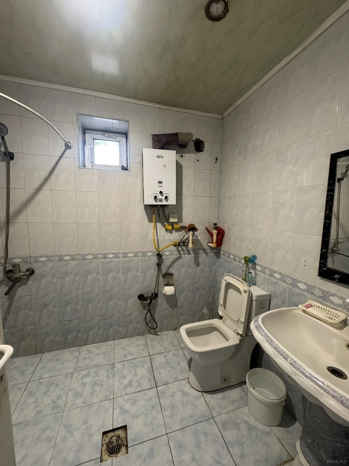 Satılır 6 otaqlı həyət evi 400 m²