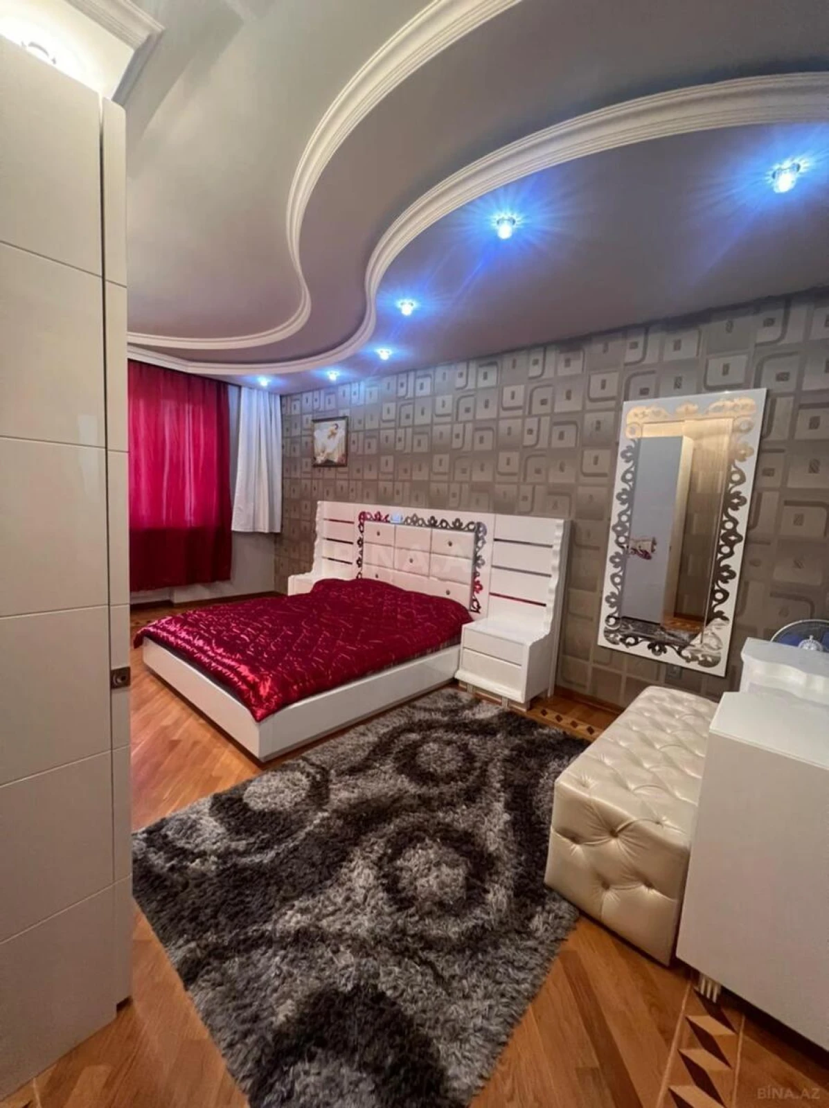 Kirayə verilir 3 otaqlı mənzil 120 m²