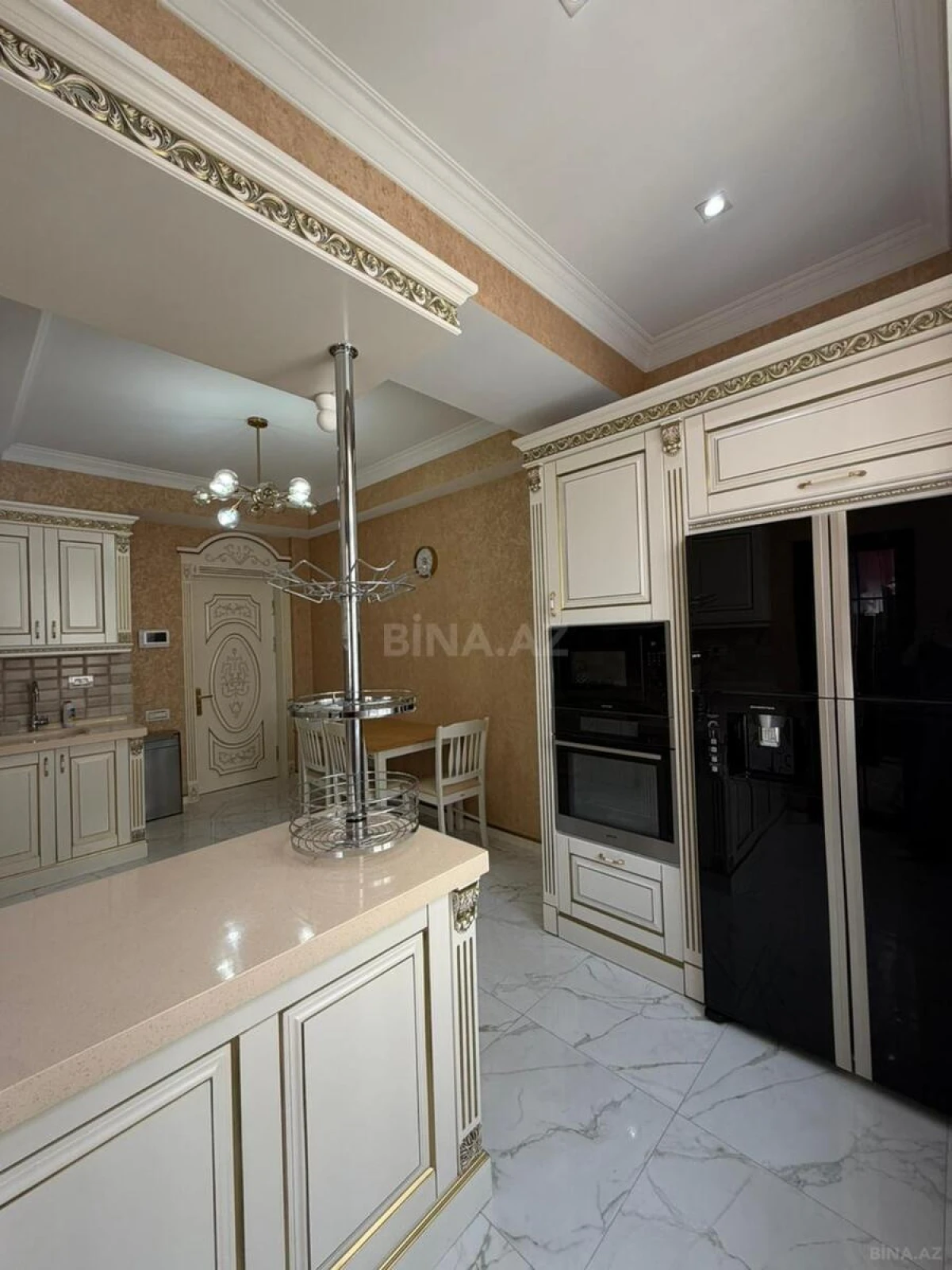 Satılır 3 otaqlı mənzil 154 m²