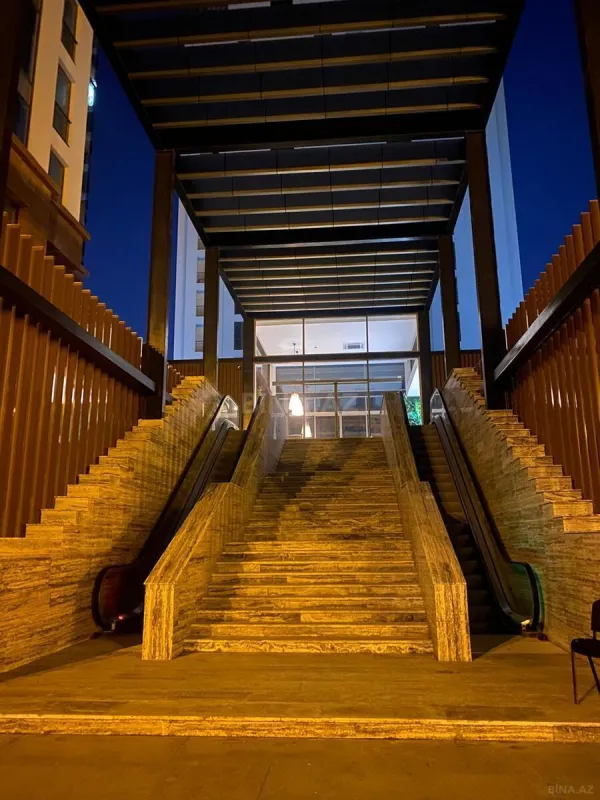 Satılır 4 otaqlı mənzil 160 m²