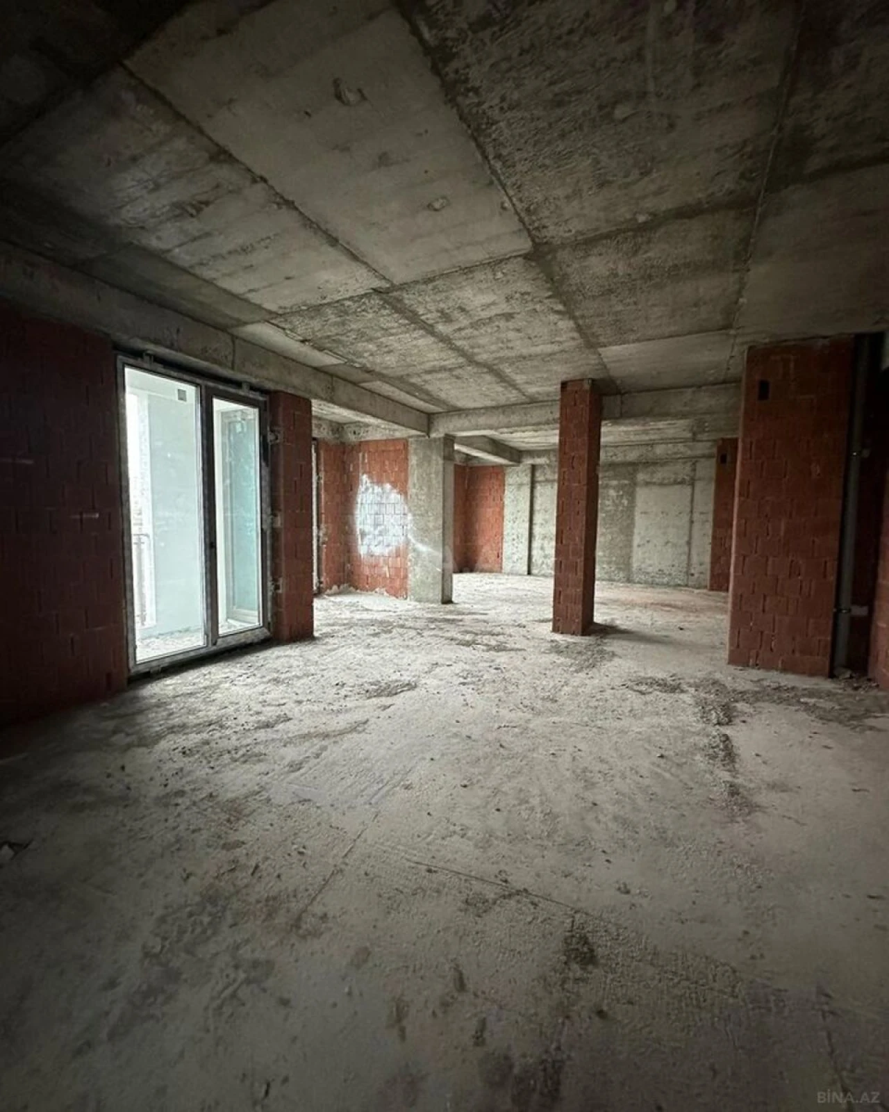 Satılır 4 otaqlı mənzil 160 m²