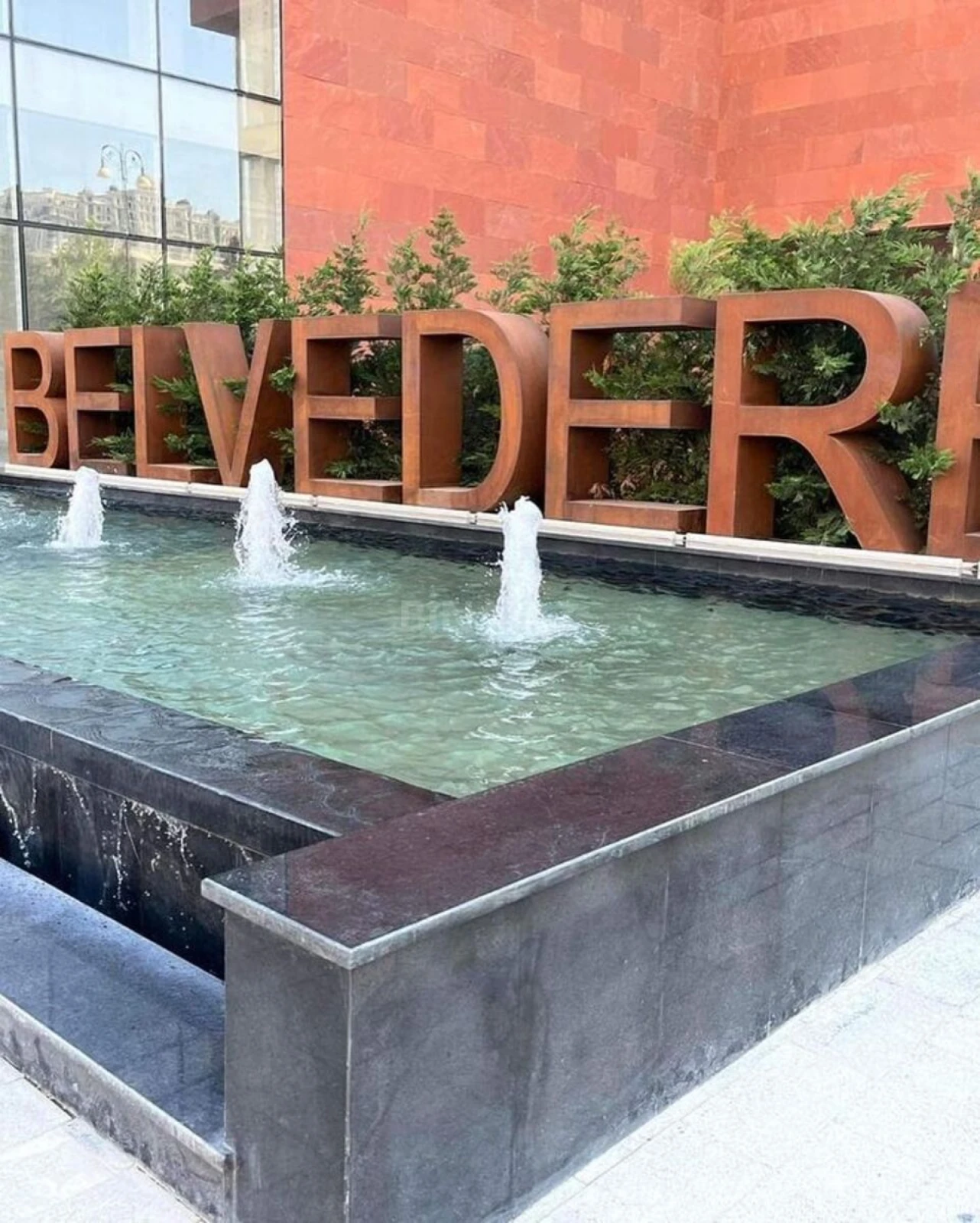 Satılır 4 otaqlı mənzil 160 m²