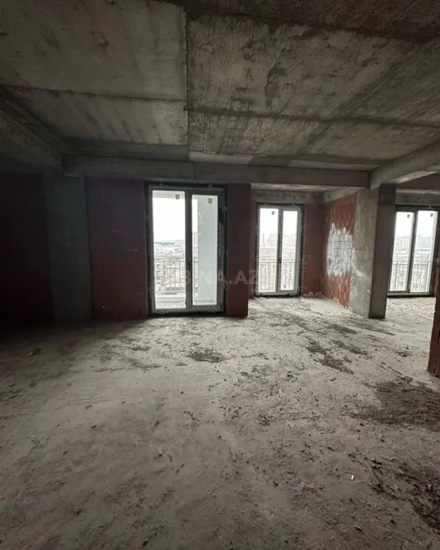 Satılır 4 otaqlı mənzil 160 m²