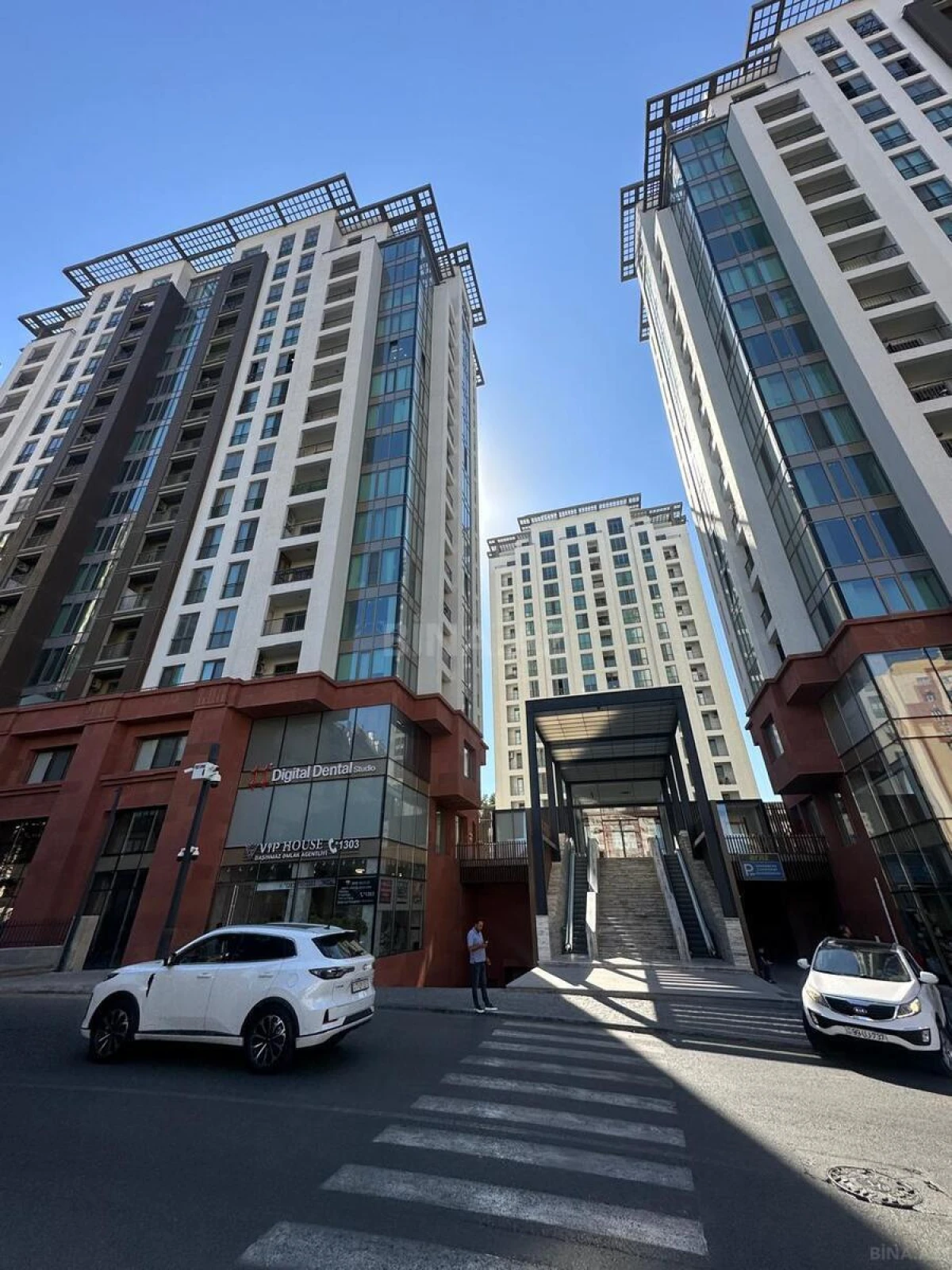 Satılır 4 otaqlı mənzil 160 m²