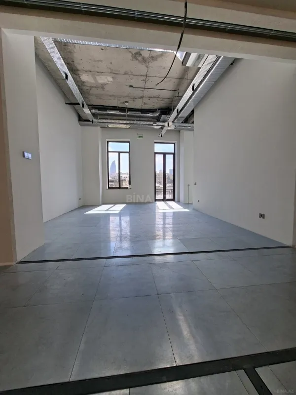 Kirayə verilir 3 otaqlı ofis 680 m²