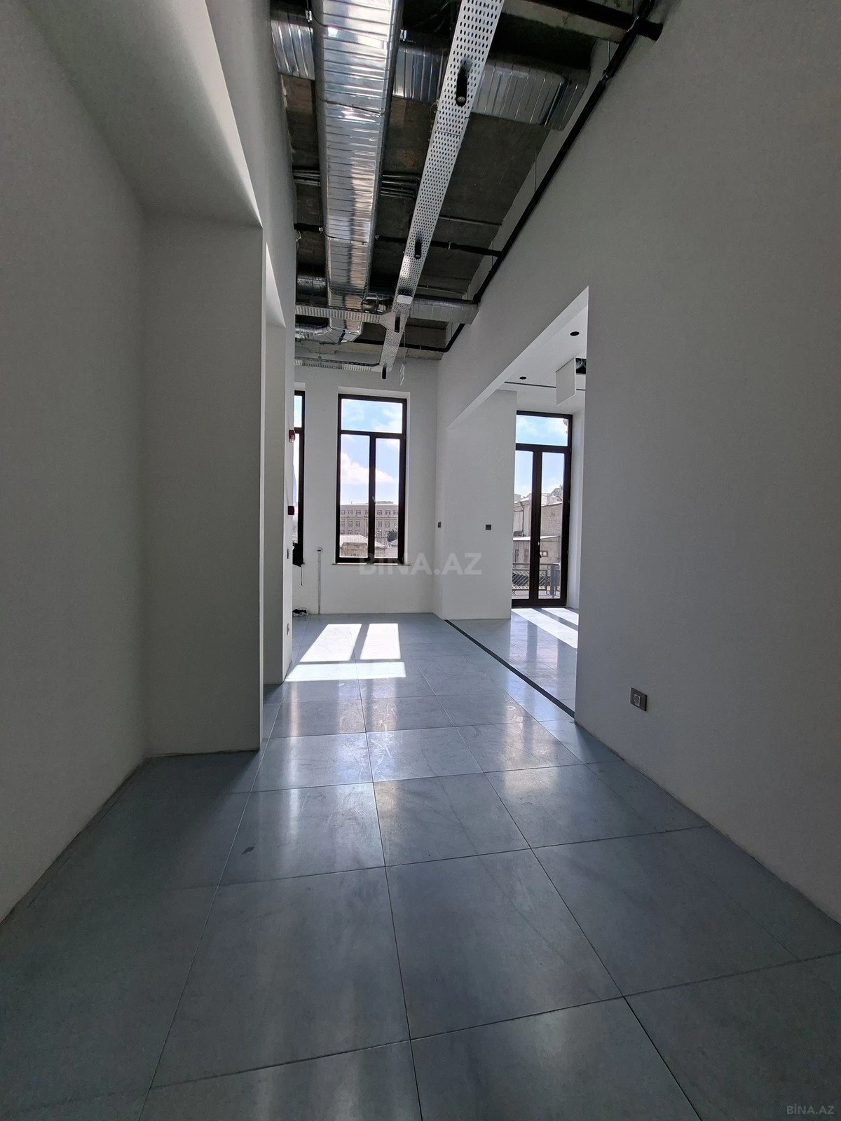 Kirayə verilir 3 otaqlı ofis 680 m²