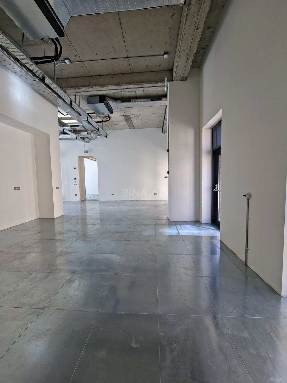 Kirayə verilir 3 otaqlı ofis 680 m²